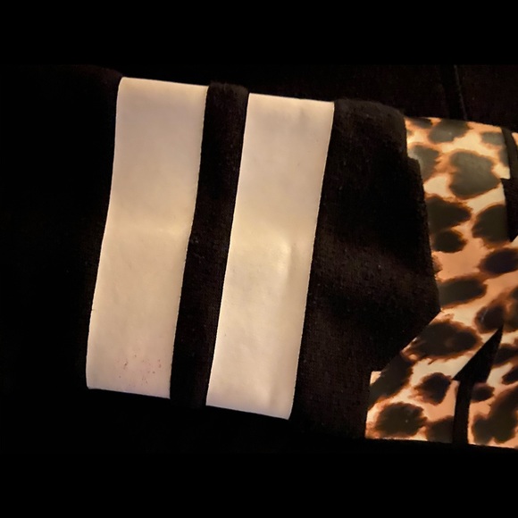 Victoria Secret pullover - Picture 3 of 4